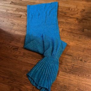 Mermaid tail blanket. Excellent condition. Teal blue like color